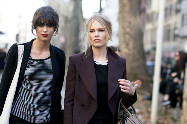 Street fashion: modelki off duty w Mediolanie