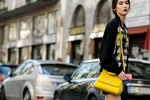 Street fashion: modelki off duty w Mediolanie