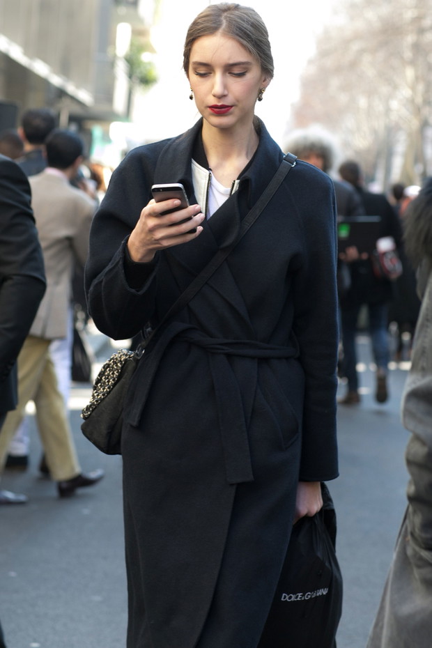 Street fashion: modelki off duty w Mediolanie