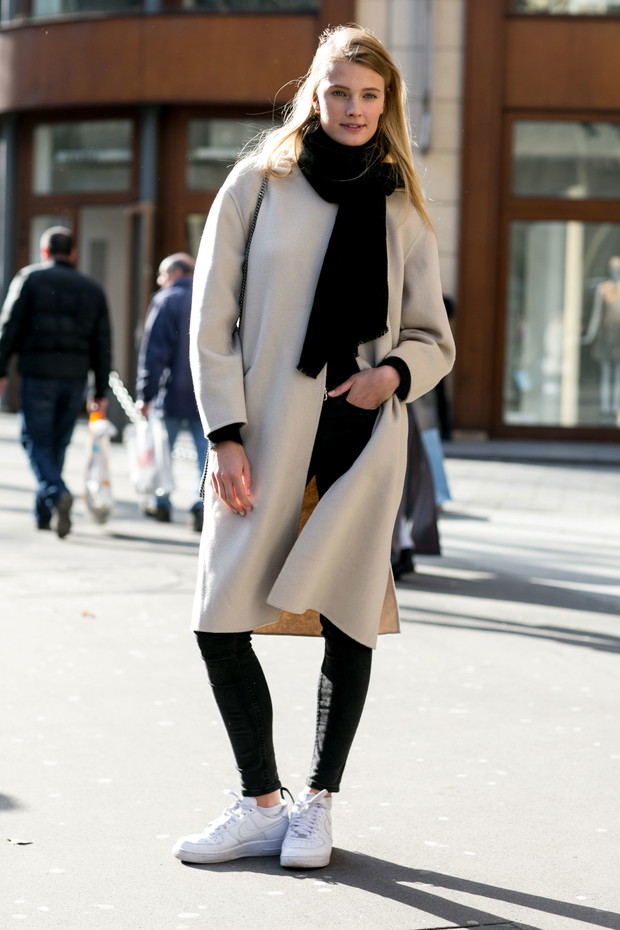 Street fashion: modelki off duty w Paryżu