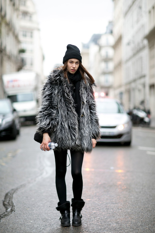 Street fashion: modelki off duty w Paryżu