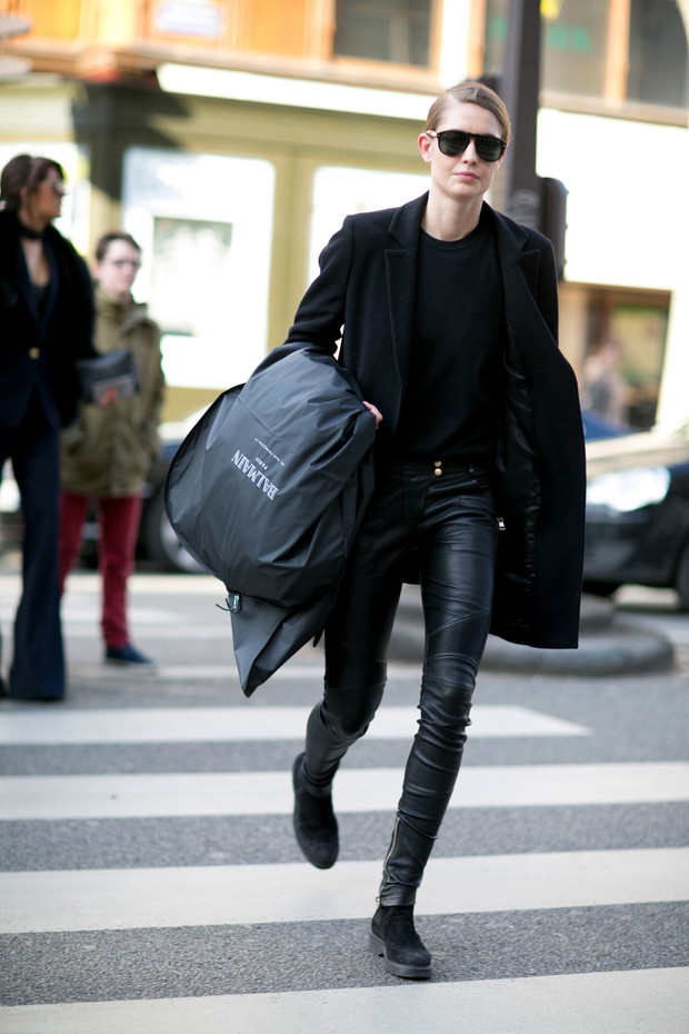 Street fashion: modelki off duty w Paryżu