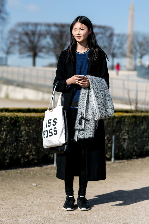 Street fashion: modelki off duty w Paryżu