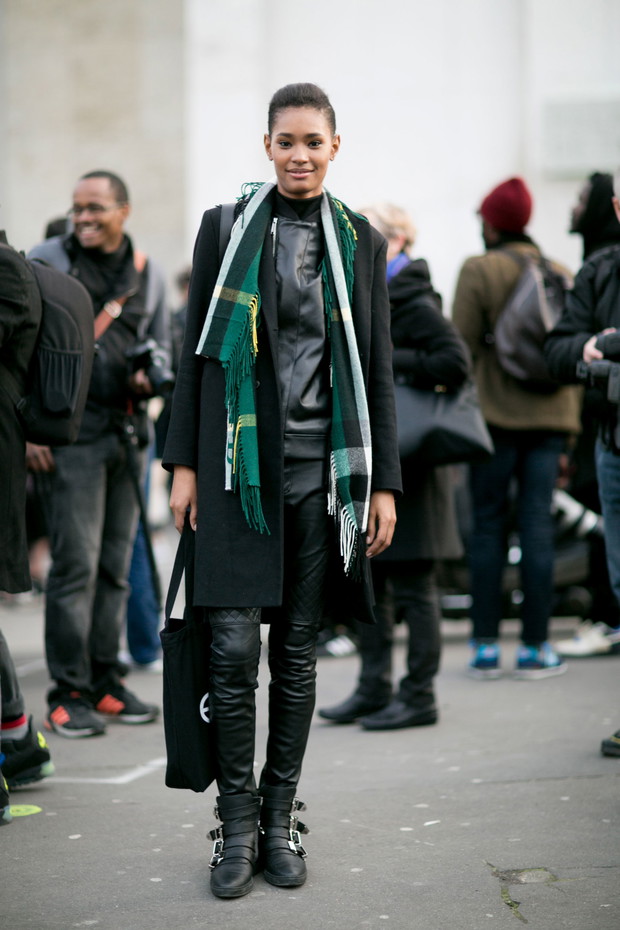Street fashion: modelki off duty w Paryżu
