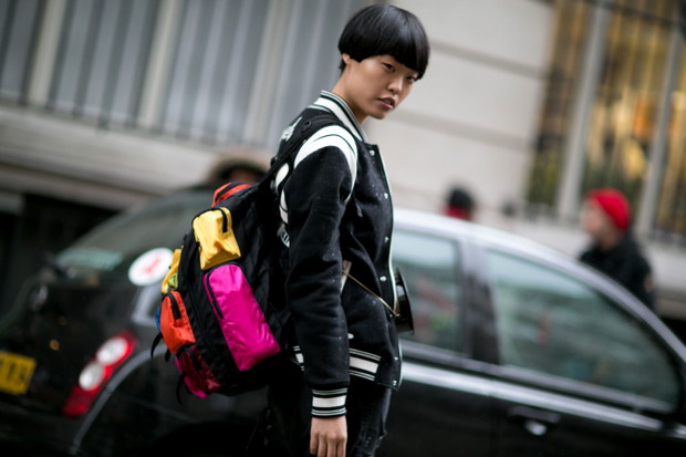 Street fashion: modelki off duty w Paryżu