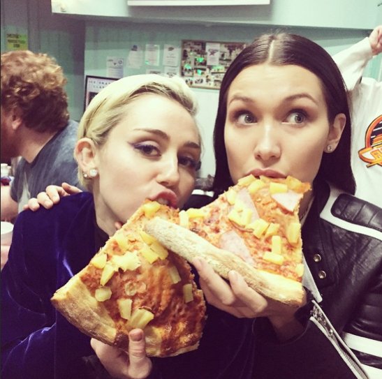 Bella Hadid i Miley Cyrus fot. instagram.com/bellahadid