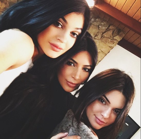Kylie i Kendall Jenner z Kim Kardashian fot. instagram.com/kendalljenner