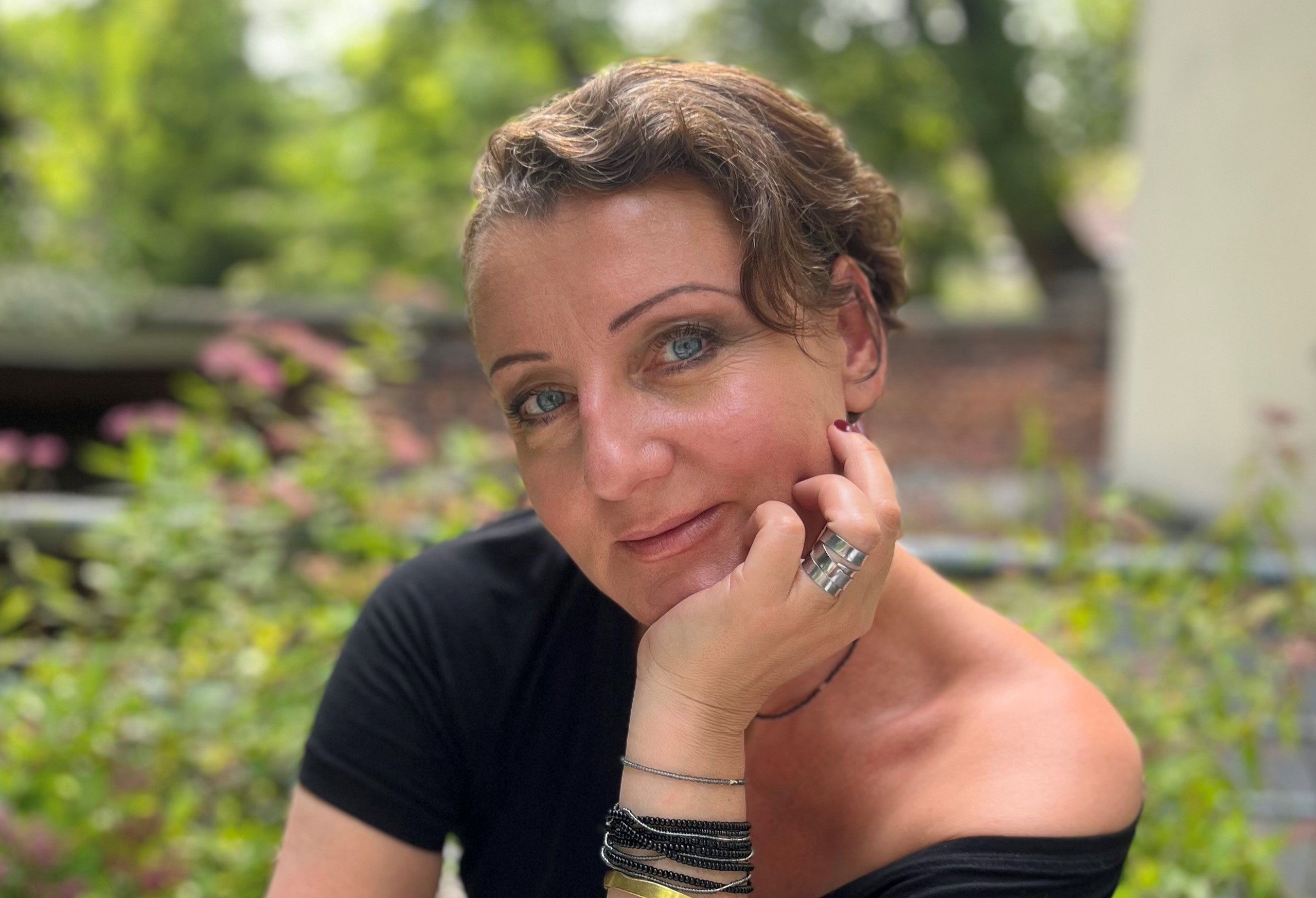 katarzyna-wodecka-stubbs-pietnascie-tysiecy-osob-pod-scena-spiewalo-a-polowa-z-nich-plakala-o-potedze-pamieci-swoim-ojcu-i-festiwalu-wodecki-twist-opowiada-corka-zbyszka-wodeckiego-wywiad-4f6337f