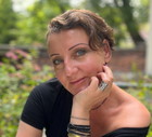 katarzyna-wodecka-stubbs-pietnascie-tysiecy-osob-pod-scena-spiewalo-a-polowa-z-nich-plakala-o-potedze-pamieci-swoim-ojcu-i-festiwalu-wodecki-twist-opowiada-corka-zbyszka-wodeckiego-wywiad-4f6337f