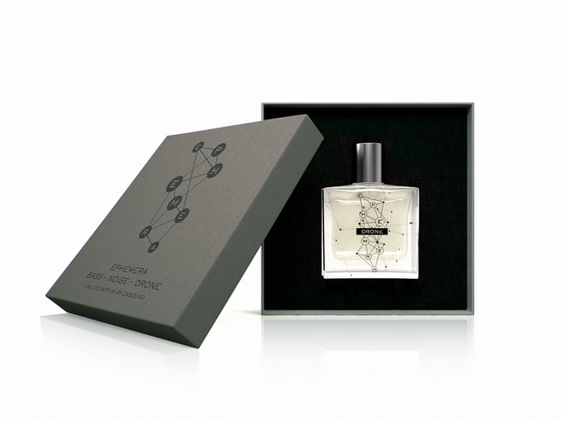 Perfumy Drone fot. mat. prasowe