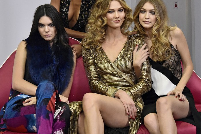 Ile lat mają it girls?