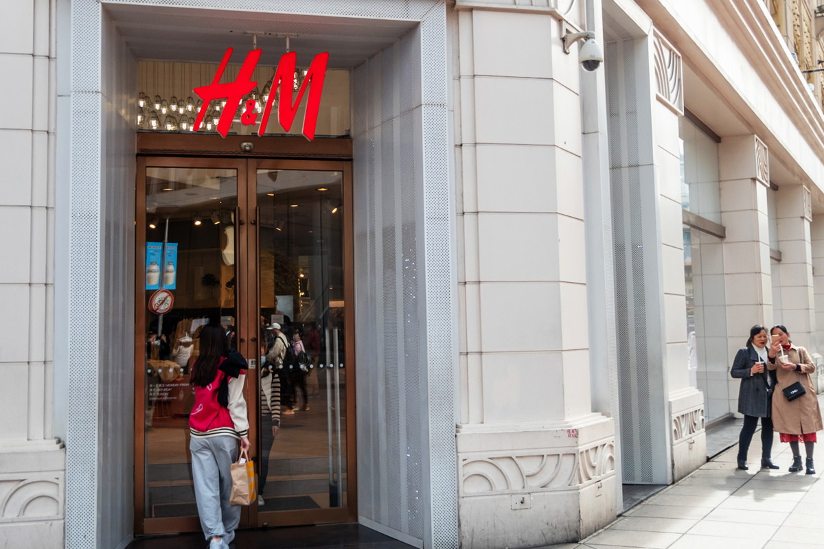 Sukienka z H&M w stylu "Rich Mom energy"
