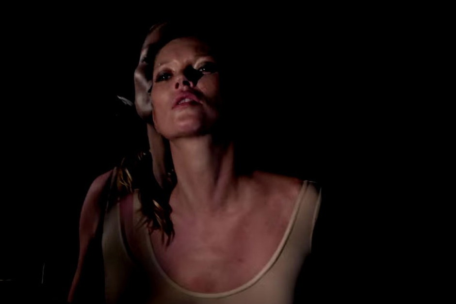 Kate Moss w teledysku Massive Attack "Ritual Spirit"