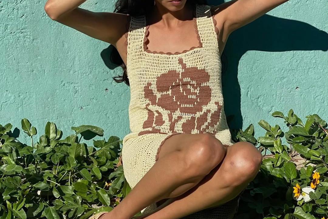 Raffia slides: hitowe klapki na lato 2025 w stylu Capri