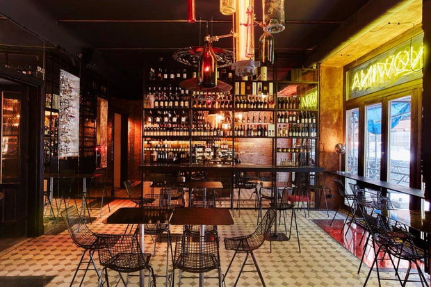 Siatkowe krzesła Fot. Celestyna Król Miejsce: NOWINA winebar
