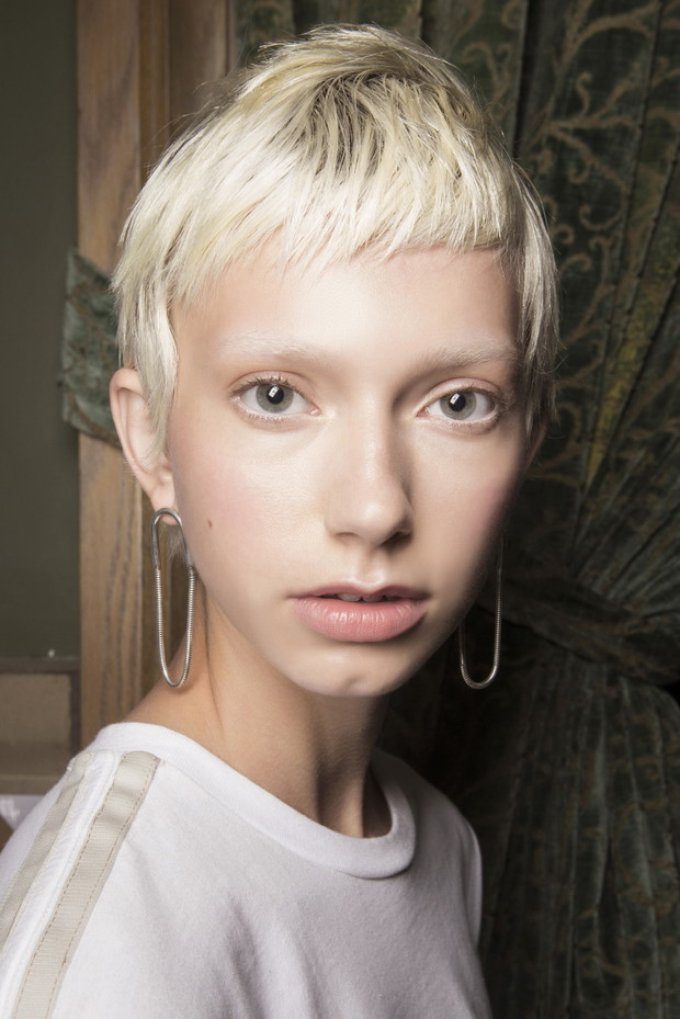 Platynowe pixie cut