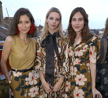 Alexa Chung na wystawie "Orla Kiely: A Life in Pattern", 23