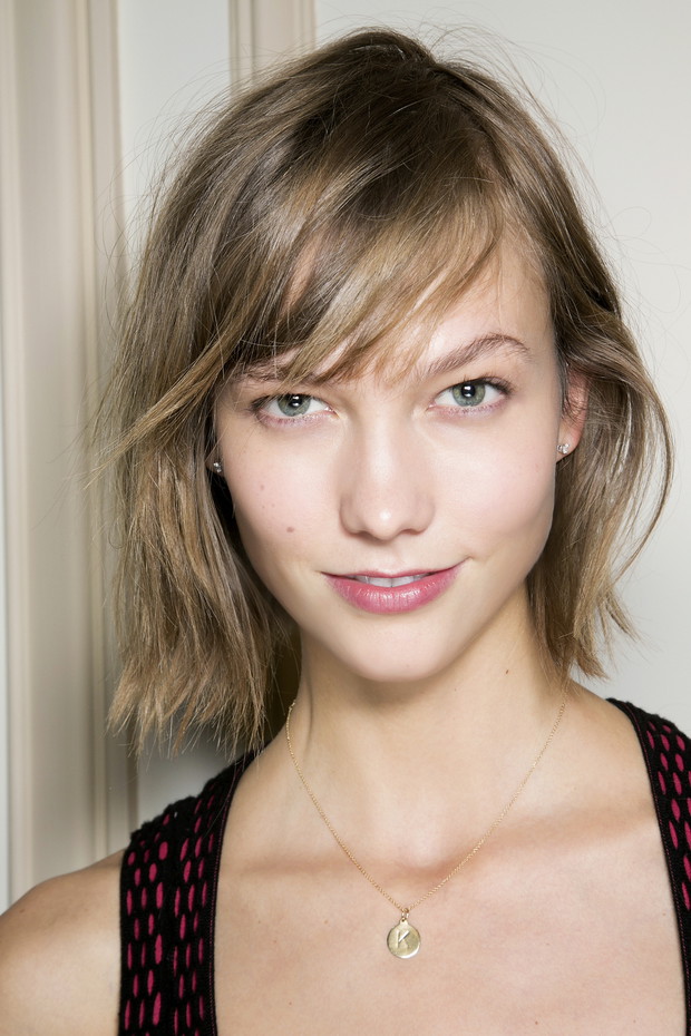 Modne krótkie cięcie - Karlie Kloss, pokaz Balmain
