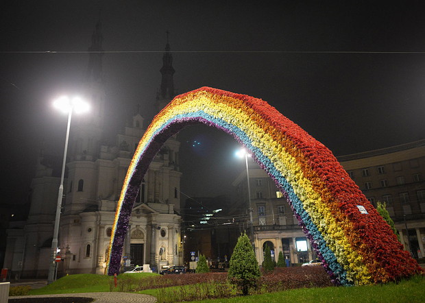 Tęcza na Placu Zbawiciela w Warszawie, instalacja Julity Wójcik