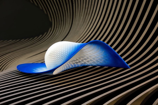 Kapelusz H-Line od od Zaha Hadid Architects