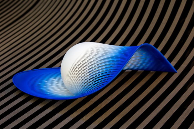 Kapelusz H-Line od od Zaha Hadid Architects