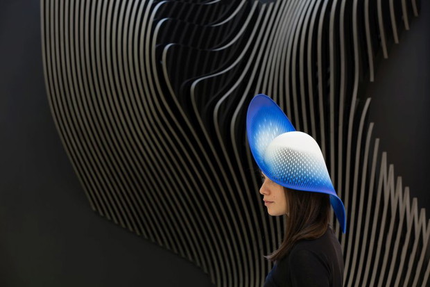 Kapelusz H-Line od od Zaha Hadid Architects