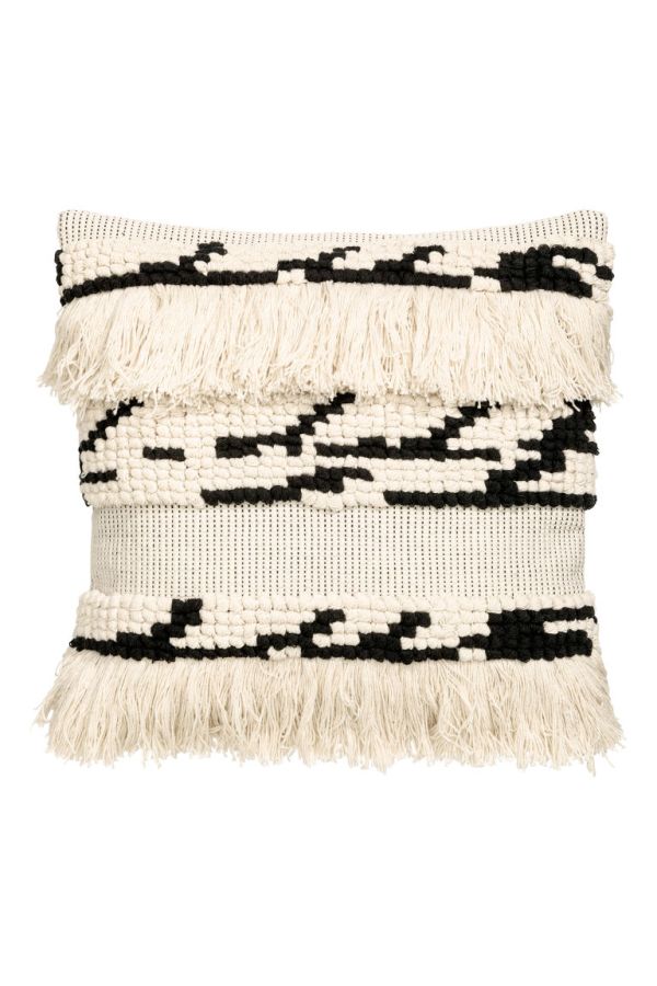 Poduszka z frędzlami, H&M HOME, 69,90 zł
