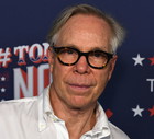 Tommy Hilfiger na backstage'u pokazu TommyNow Pier