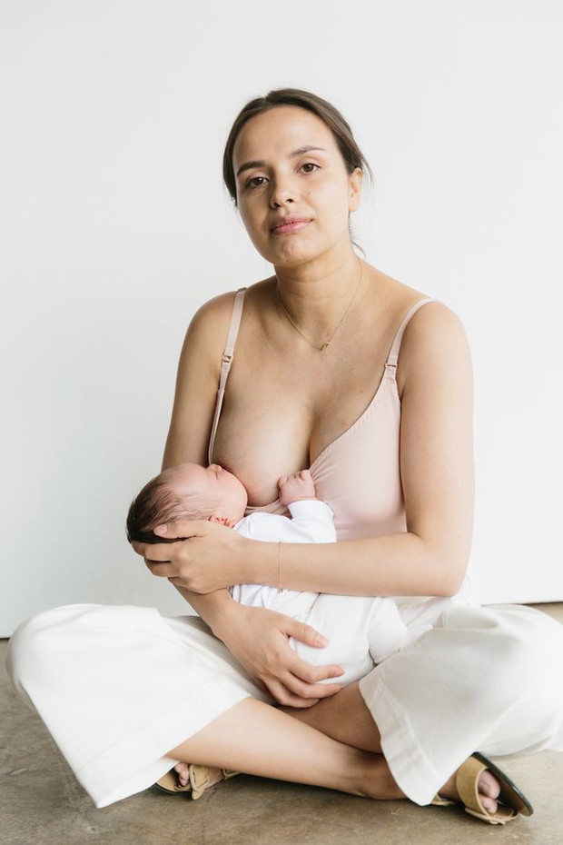 Kobiety w ciąży i po porodzie reklamują bieliznę STORQ