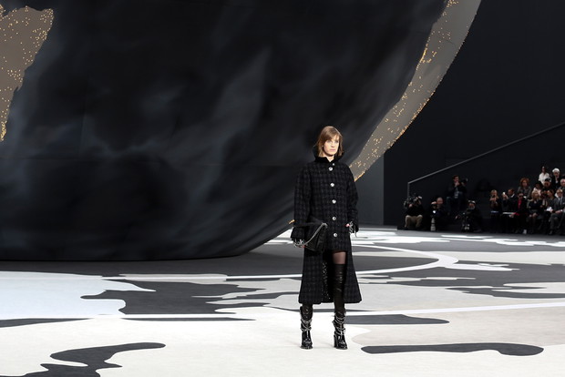 Niesamowita scenografia na pokazie Chanel