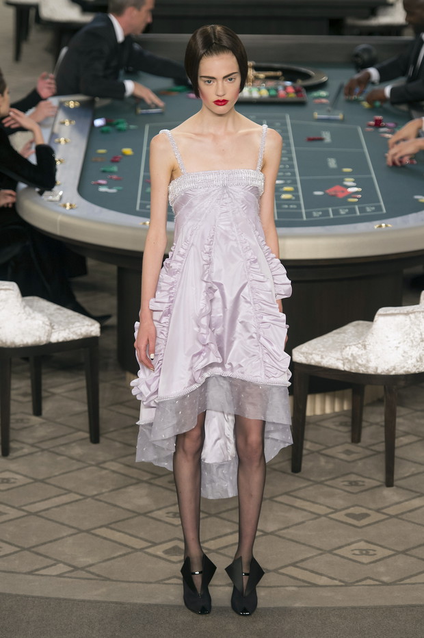 Pokaz Chanel haute couture na sezon jesień-zima 2015/16 w kasynie