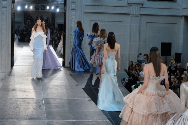 Alexis Mabille haute couture jesień-zima 2016/2017, fot. Imaxtree