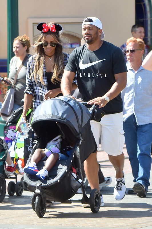 Ciara i Russell Wilson w Disneylandzie, 27.03.2016, fot. East News