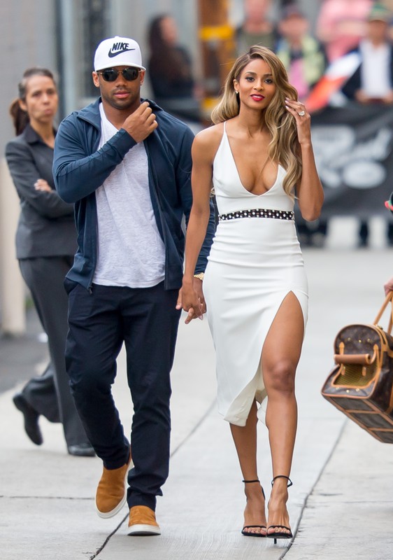 Ciara i Russell Wilson wychodzą ze studia Jimmy Kimmel Live!, 19.05.2016, fot. East News