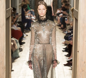 Valentino haute couture jesień-zima 2016/2017, fot. Imaxtree