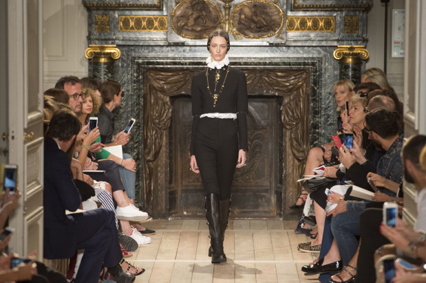 Valentino haute couture jesień-zima 2016/2017, fot. Imaxtree