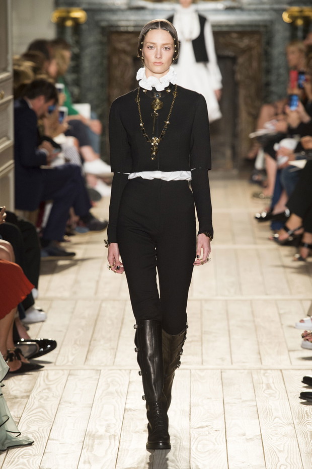 Valentino haute couture jesień-zima 2016/2017, fot. Imaxtree