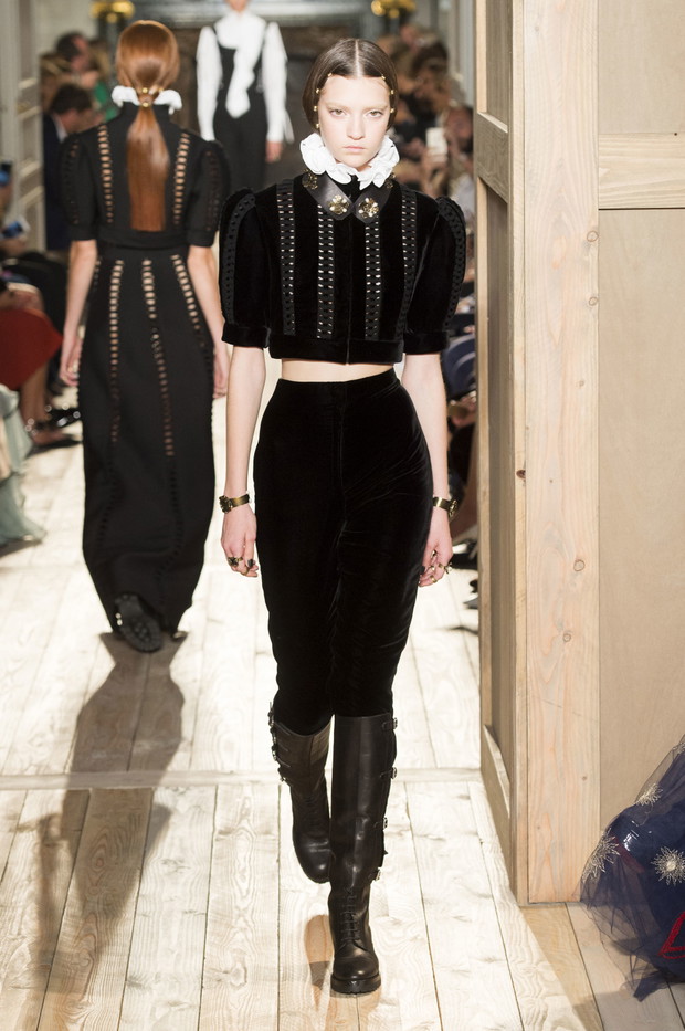 Valentino haute couture jesień-zima 2016/2017, fot. Imaxtree