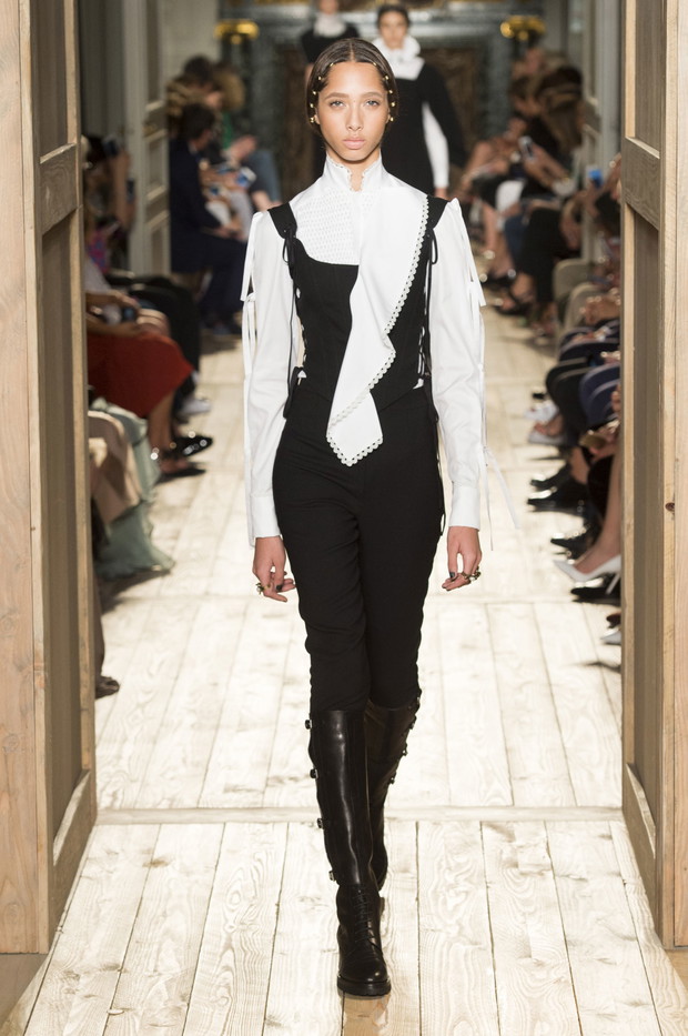 Valentino haute couture jesień-zima 2016/2017, fot. Imaxtree