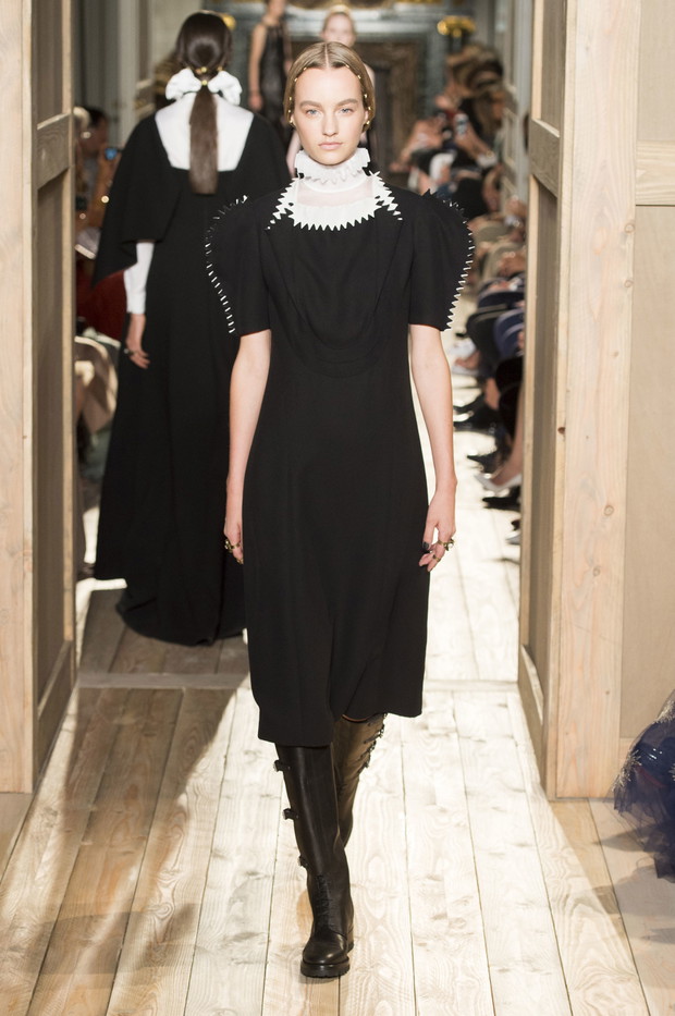 Valentino haute couture jesień-zima 2016/2017, fot. Imaxtree