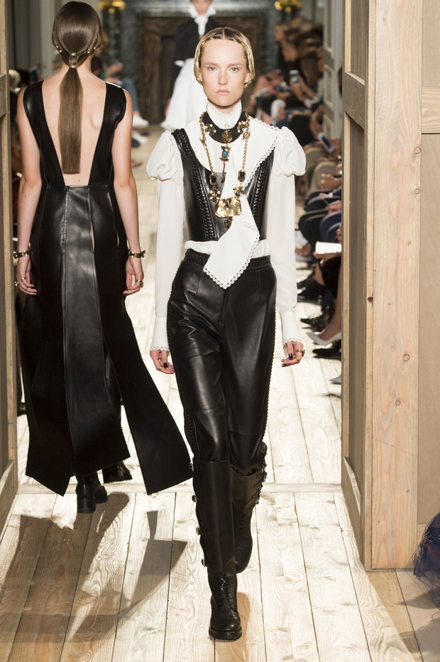 Valentino haute couture jesień-zima 2016/2017, fot. Imaxtree