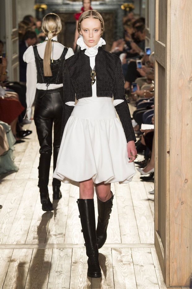 Valentino haute couture jesień-zima 2016/2017, fot. Imaxtree