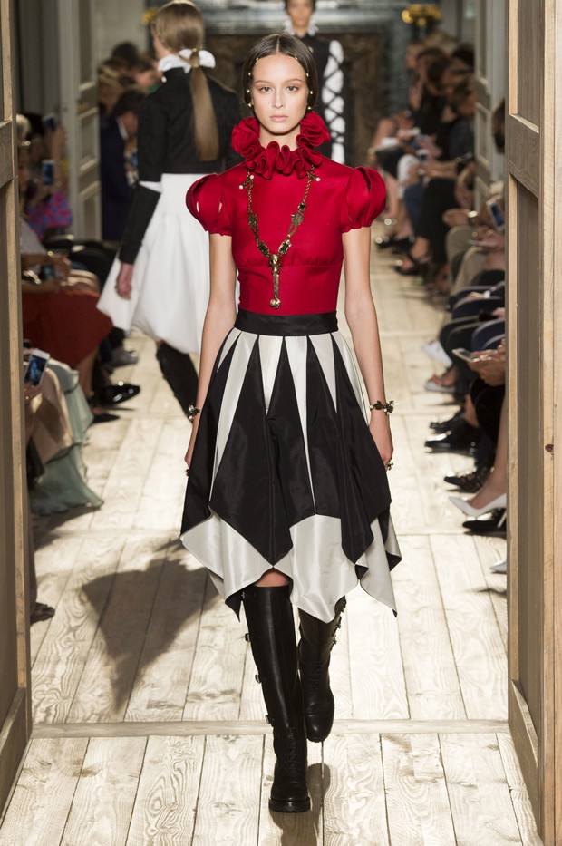 Valentino haute couture jesień-zima 2016/2017, fot. Imaxtree