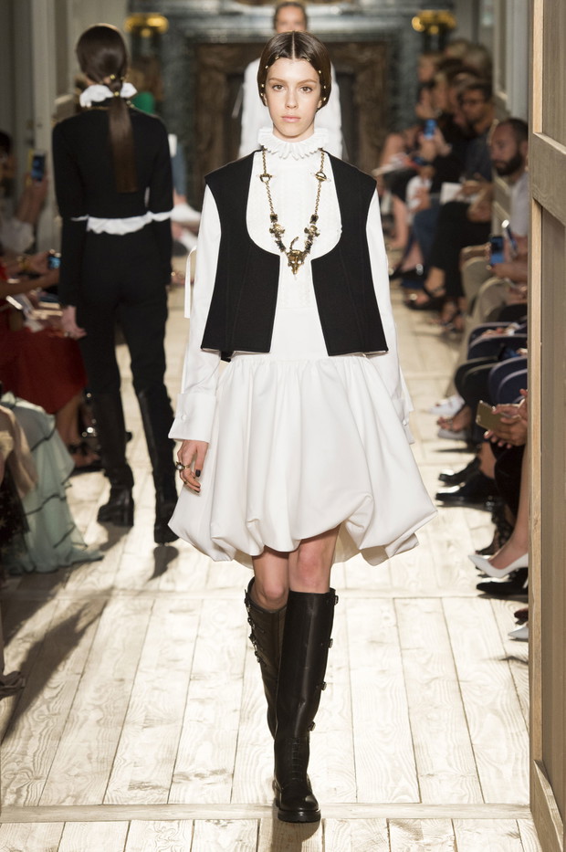 Valentino haute couture jesień-zima 2016/2017, fot. Imaxtree
