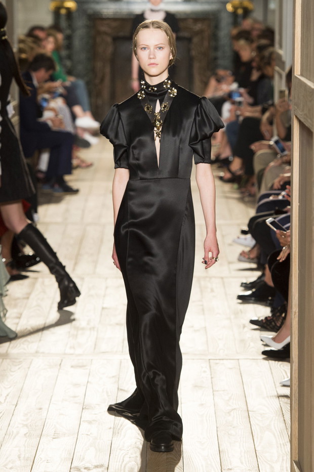 Valentino haute couture jesień-zima 2016/2017, fot. Imaxtree