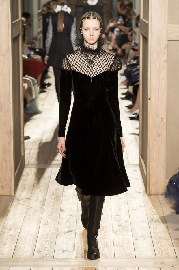 Valentino haute couture jesień-zima 2016/2017, fot. Imaxtree