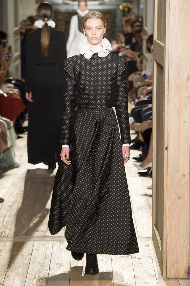 Valentino haute couture jesień-zima 2016/2017, fot. Imaxtree