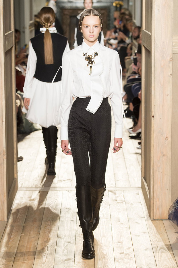Valentino haute couture jesień-zima 2016/2017, fot. Imaxtree