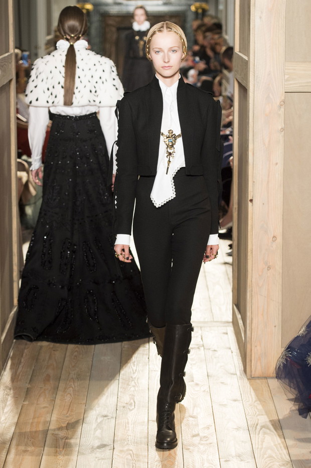 Valentino haute couture jesień-zima 2016/2017, fot. Imaxtree