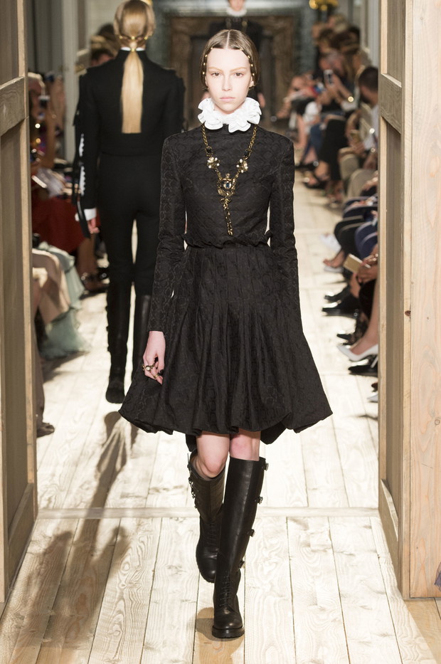 Valentino haute couture jesień-zima 2016/2017, fot. Imaxtree